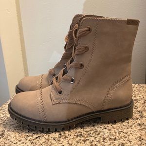 Roxy Lug military boots with zipper. USED once